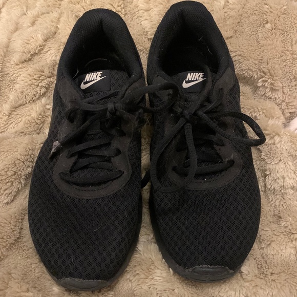 Women’s all black Nike tennis shoes - Picture 1 of 5